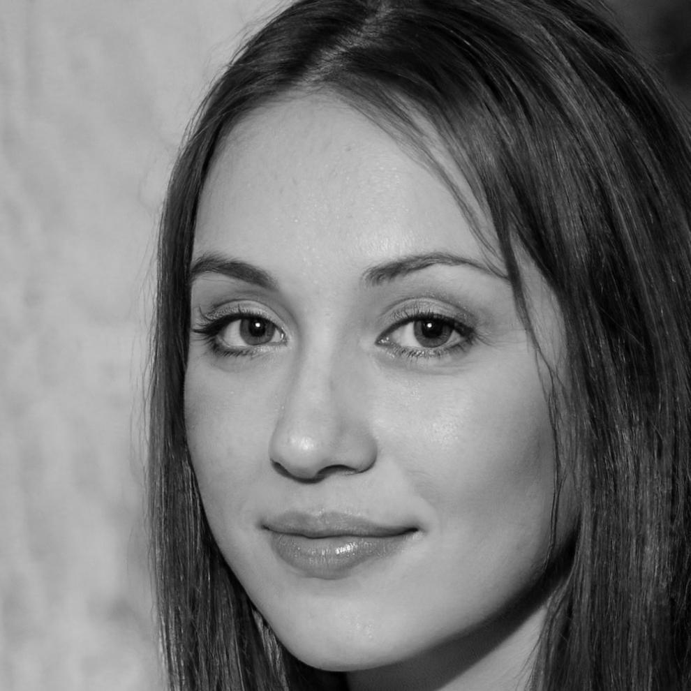 Profesional especializada en análisis financiero para empresas